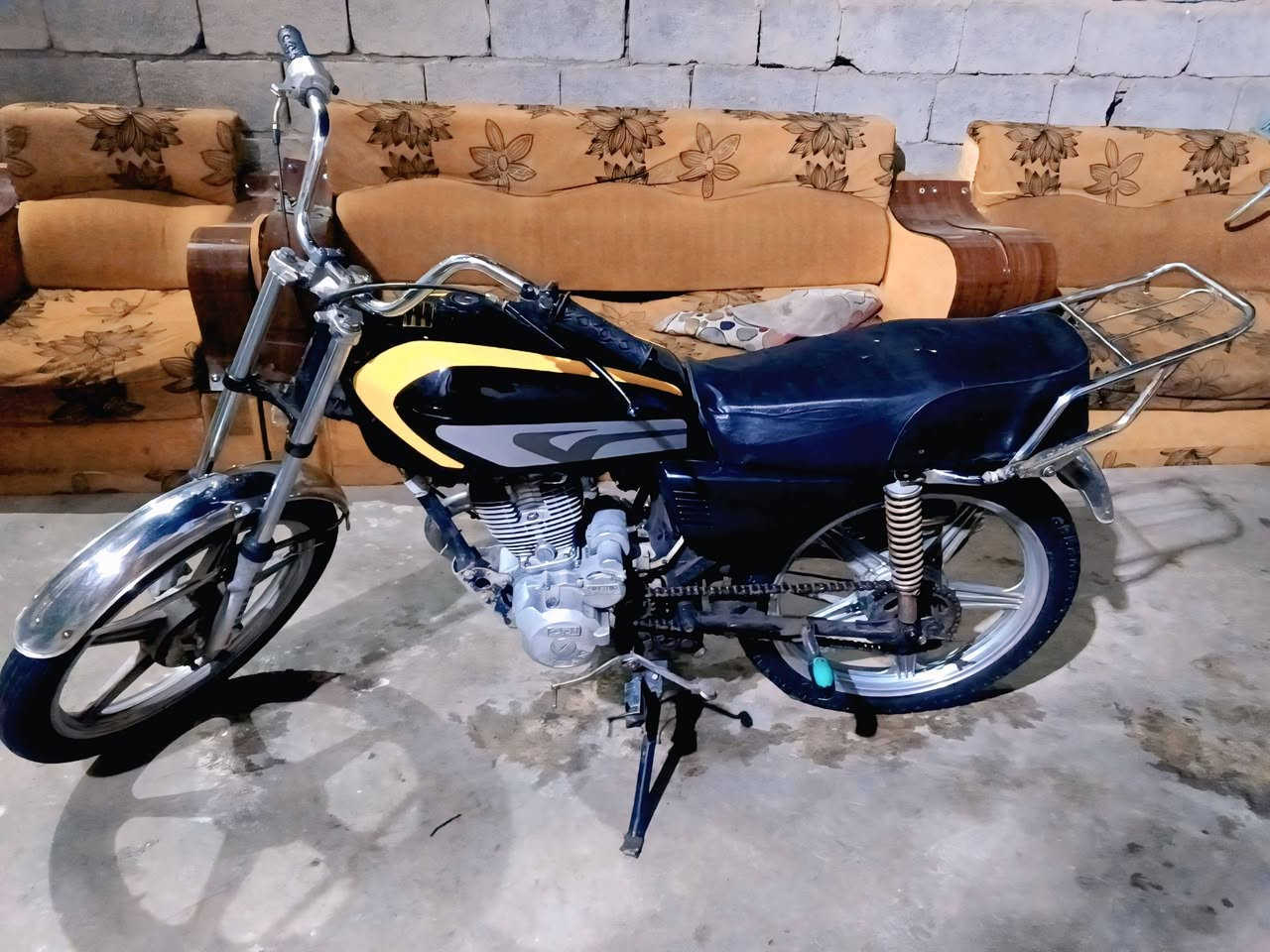 سيفان 19 تعمير جديد شرط التعليك
السعر 300 ديالى بعقوبه


**إذا كنت صاحب هذا الإعلان وتريد حذفه لأي سبب، رجاءا أرسل رسالة إلى الدعم الفني**