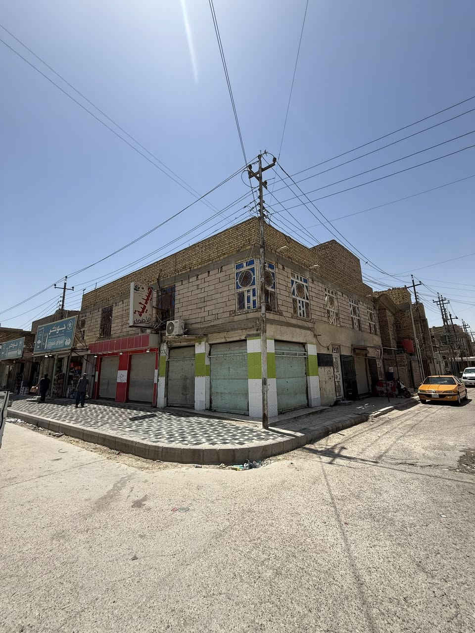 بنايه تجاريه ركن مساحه 180 متر العنوان  حي الشهداء السايدين السعر 510
*********** مكتب صالح سمير البدري للعقار
