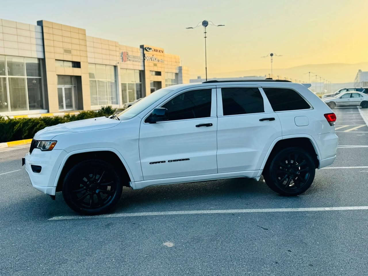 ﷽
JEEP LAREDO 2017
◽️جيب لاريدؤ مؤديل 2017

◽️محرك V6 3.6L سته سلندر
🔹گير و محرك بشرط مامفتوح كل على وضع بيلادي 📦

◽️سيارة داخل كلين تايتل 📦
🔹صاره بلعراق {{ باب سايق و  صندوق مصبوغ }} 
🔹شرط بدون دواخل بدون أيرباگ
🔹أيرباگ كل بيلادي ١٠٠/١٠٠ سليمة

◽️مواصفات لاريدو
{ بصمة - شاشة - كاميرا - كشن كهربا - رادار خلفي - تبريد مركزي - ڤوليوم - تحديد سورعة - بلاجكتور }

◽️محرك كير  بشرط
بسميً السنويه بشرط تحويل و خرامه
سياره مابيها دينار مصرف كامل من كل نواحي

◽️نظافه ١٠٠٪؜ كامل سيرفس بدون نقص و بدون مصرف سياره اي نقص مابيها 
4 أيطارات جديدة تاير و ويل حجم 20 ليميتد

نفسي يوم /تحويل و كاله حاظر
مكان / داخل سليمانيه🌆

◽️سعر _198$🔐 قفل
◽️موبايل /*********** ::: ***********📲
~~~~~~~~~~~~~~~~~~~~~~~~~~~~~~~~
﷽
                                                   JEEP LAREDO 2017
◽️جيب لاريدؤ مؤديل 2017

◽️مه كينه V6 3.6L شه ش بستؤن
🔹گير و مه كينه ى به شه رت نه كراوه ته وه 📦
🔹سه وت و سه رف و خه له لى نييه به شه رت

◽️كلين تايتله داخل بووه📦
🔹له عيراق {{  ده رگاى سايه ق و سندوقى بؤياغه }}
🔹بئ ناو گرتن و بئ ئيرباگ
🔹كامل ئيرباگى بيلاديه به شه رت

◽️مواسفات لاريدؤ
{ به سمه - شاشه - كاميرا - كوشن كاره با - رادارى دواوه - تبريد مركزي - ڤوليوم - تحديد سورعه - بلاجكتور }

◽️چوار تايه و ويلى لؤكى ليميتدى حجم 20 بؤ به ستراوه
🔹كامل سيرڤزى بؤ كراوه و يه ك دينار مه سروفى نييه
🔹سه نه وى و ره قه م و هه زه ى تازه يه
🔹ته حويل و غه رامه به شه رت

شوين/ سليماني 🌆

سعر_198$🔐 قفل
موبايل_ *********** /// ***********
