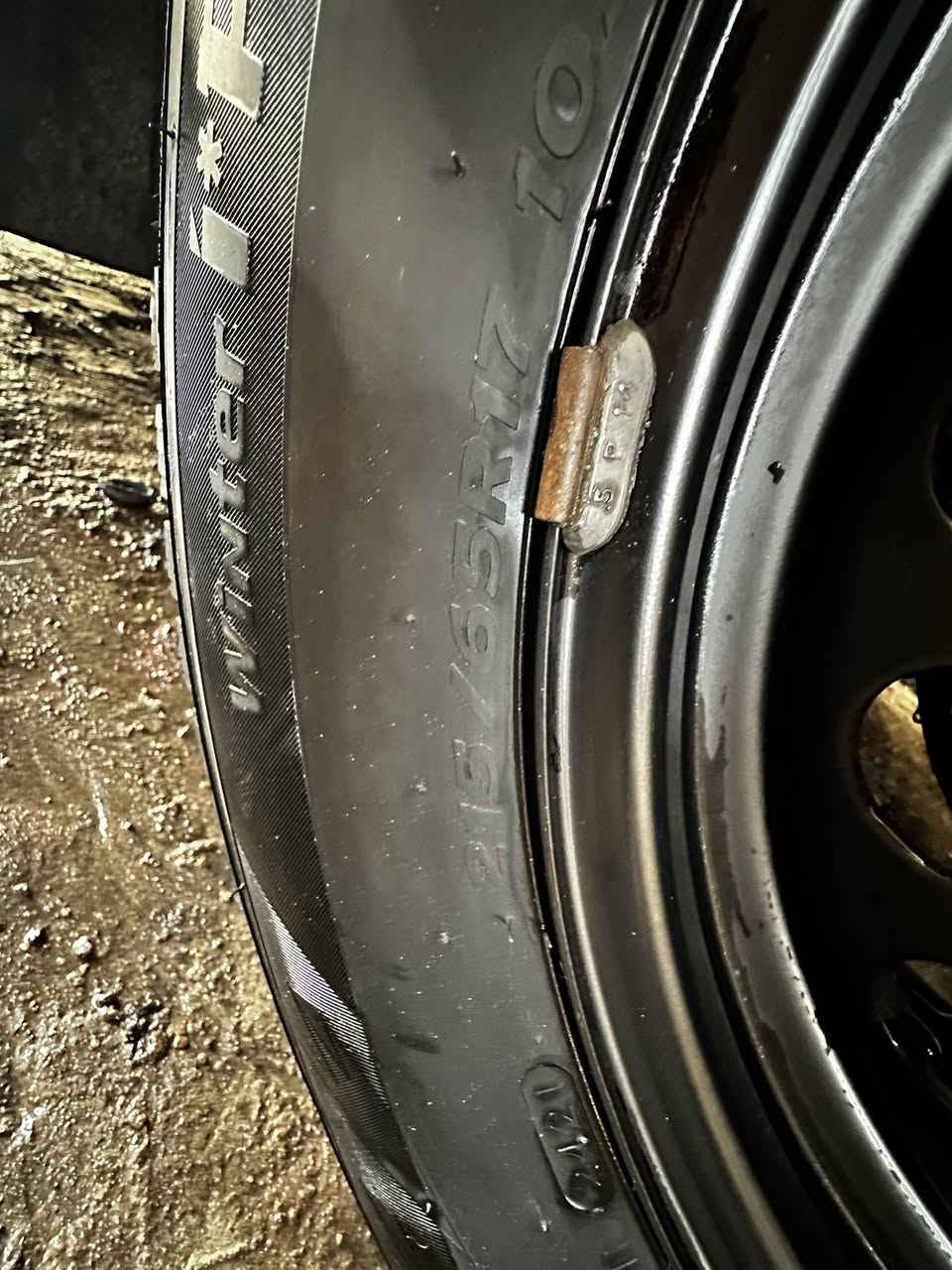 ياالله للبيع تخم تاير جبلي زيرو قياس 215/56/17                       ***********
