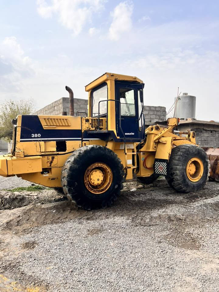 شوفر کوماتسو حجم 380رقم موبیل ***********
