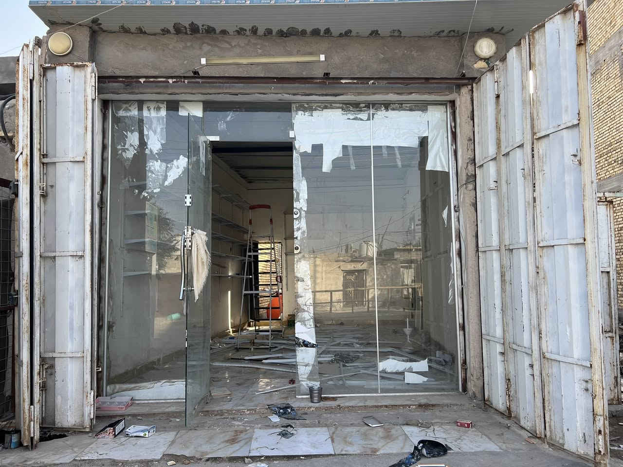 سلام عليكم حديد ديكور وبلوك كهربائي اكو مبني واكو ما مبني وسندويج نضيف وقفل مال سكله وجام خانه كزاز وباب دفتري حديد مال محل ورفوف مال محل غذائيه *********** مكان اريدو
