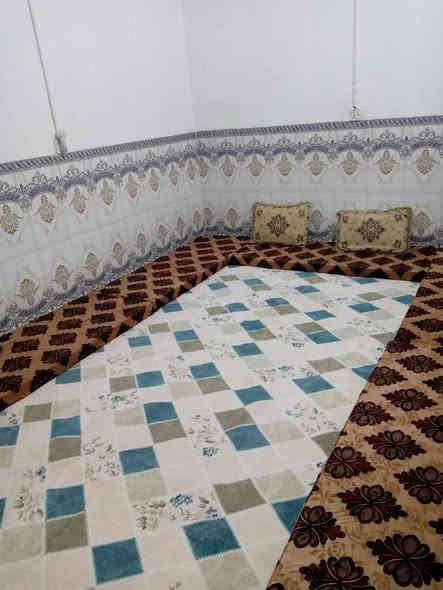 بيت64 م طابو زراعي مشمول بالتطويب  للبيع يتكون من غرفه وصاله واستقبال ومطبخ و2 حمامات ومكشوفه  وسطح وبيتونه جبيرة بناء جناي بناء نضيف ومرتب السقف عكادة والبناء طابوك وبلوك العنوان فلكة المطار خلف مجمع عماد سكر اول فرع على الشارع السعر 25 الاتصال ع الرقم ***********
