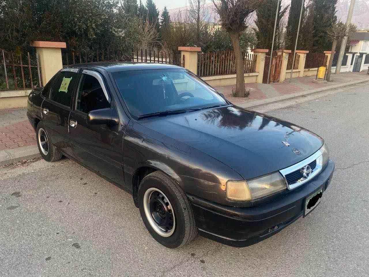 ئۆپڵ ڤیکترا بؤ فرؤشتن (گؤرينه وه ش ئه كه م له سه ر دل گرتن )مەکینە 16 فەل گیرعادی ئارم پلاسیک دهۆک بەشەرتی ئارم ئەوەلیاتو موسوبراوە بەشەرتی گیرومەکینە کارەبایی ناوگیچ هەموی مەزبوتە گەرمیو فڵچەی مەزبوتە ته قه و ره قه ي تيا نيه دەعمولیدراوی نیە سەیارەکه ده رو ناوي نمونه يه له جواني سعري ٢٦ گه لاو كه مئ مه جال مشته ري ته له فونكه يان چات ژماره ..*********** دخان, السليمانية
