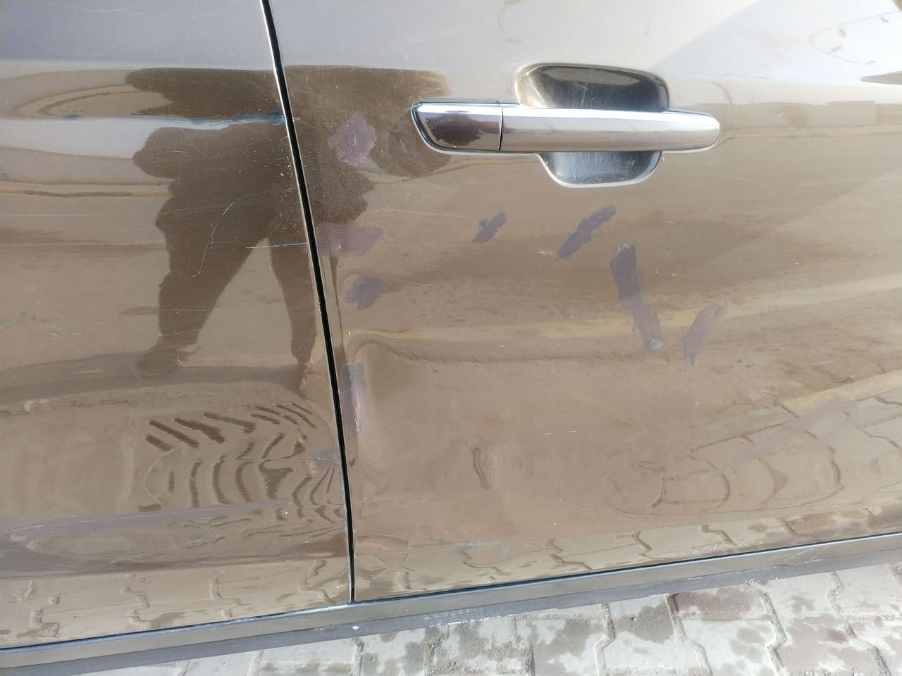 سلام عليكم سياره برليانس موديل ١٤ بلادي مابيه صبغ محرك بلادي بي تبخير قليل بدون تنقيص بيه بارد بجهة الصدر وشخوط قليله والبنيد والقماره مغلف فابلون اسود بسبب الجراد المكان الكوت مركز المدينه السعر 68 وبيها مجال بصمه وشاشه وكامره للاستفسار على الرقم ***********
