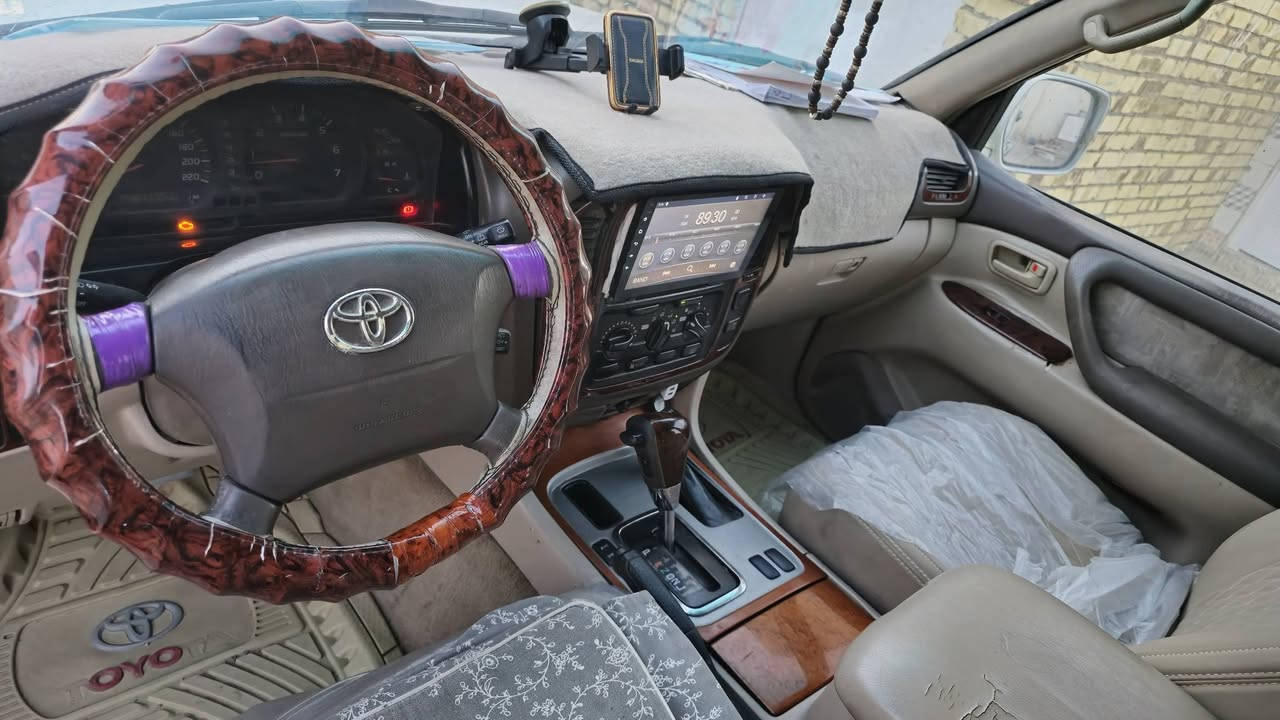 لاندكروز موديل 2000 .
رقم بصرة انكليزي بأسمي تحويل ثاني يوم .

محرك جديد 4700 تراي وين ما تريد.

بصمة تشغيل +تشغيل عن بعد.

مصبوغة حزام السيارة كفالة البدنة والشواصي واللغود شرط الفحص .

 كهربائيات شغالة .

مكانها ميسان مركز المدينة 

للاستفسار *********** .
