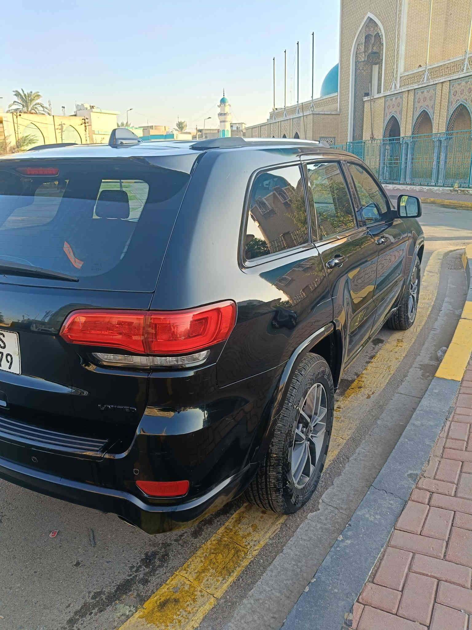 الاتصال ***********
السعر 210
مكاني بغداد الاعظمية
فول مواصفات  الموديل :2019 المحرك : V6.  3.6L . 
 المواصفات :
* قيادة ذاتية عند المنعطفات.   
* تحذير النقطة عمياء ⚠ .
* نظام تحذير عند تجاوز السرعة المحددة. . 
* تعديل وضعيات مقود السائق كهربائيا. 
* مرايا تعتيم ذاتي. 
* المرايا الجانبية قابلة للطي . 
* نظام الصوت من ماكنتوش مع 19 سماعة. 
* ويل قياس 18 .
* سقف بانوراما .  
* شاشه كبيرة
* نظام الخرائط (GPS) .
* عرض خرائط الطريق على لوحة القيادة.
* المصابيح الأمامية زنون .
* كشافات الضباب زنون . 
* دخول ذكي. 
* تشغيل عن بعد .
* الصندوق الخلفيي كهربائي .
* داخل جلد طبيعي 
* ذاكرة لحفظ وضعيات الجلوس للسائق. 
* المقاعد الأمامية كهربائية .
* المقاعد الأمامية تبريد وتدفئة .
* المقاعد الخلفية تدفئة .. 
* حساسات خلفية . 
* مكيف خلفي  
* تدفئة ستيرن . 
* مانع تصادم خلفي .
* بلوتوث تلفون . 
* محدد سرعة . 
* نظام التشغيل والاطفاء الاوتوماتيكي .
* نظام بريك اوتماتيكي .
صور الحادث مرفقه صبغ صفحه الأيمن مع جزء من التكمه مع جاملغ ايسر خلفي .
