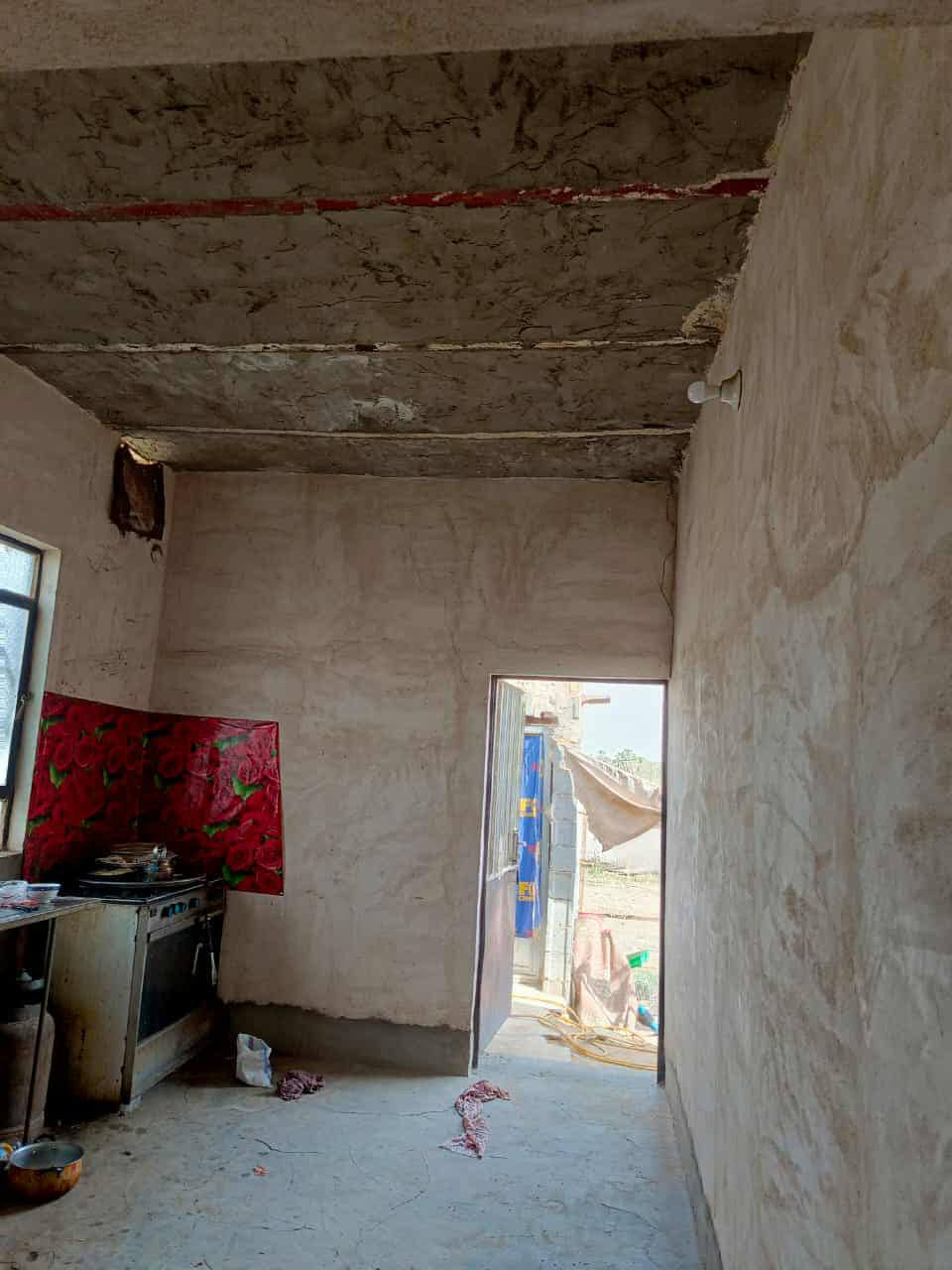 كاع للبيع مساحته 500متر بيها بيتين /البيت الاول بي غرفتين ومطبخ وصاله وصحيات وحديقه اماميه وحديقه خلفيه البيت الثاني بي غرفه ومطبخ وصحيات /واجهت الكاع ١٧متر /طابو زراعي /موقعها الحيره عل طريق الصنين/سعر 35وقابل للتفاوض/رقم الهاتف***********
