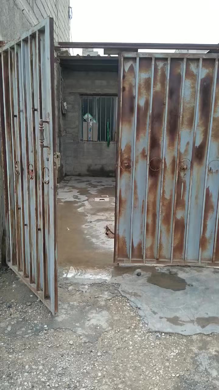 السلام عليكم بيت للبيع ١٠٠ متر بطويريج منطقه البياش فرع مقابيل محكمه الرجيبه البيت بي كتاب اسهم بسم  السعر  ***********
