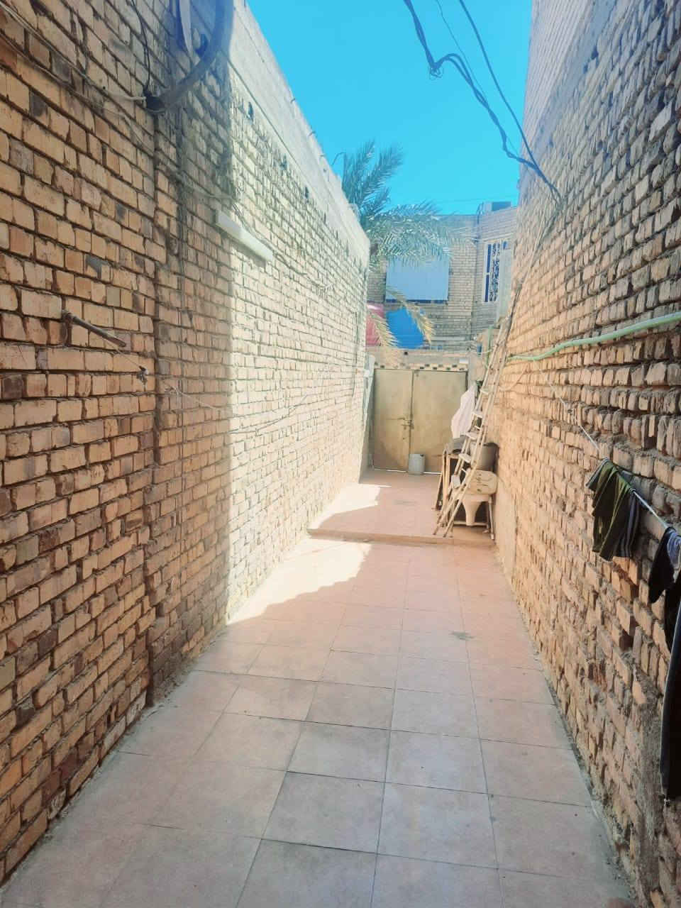 بيت للبيع مساحته 120المكان الشعله الثانيه الفرع المقابل مكوى الشعله البيت خلفي ترميم جديد غرفتين وصاله واستقبال ومطبخ وصحيات رقم صاحب الدار 
‏‪0781 326 3499‬‏
