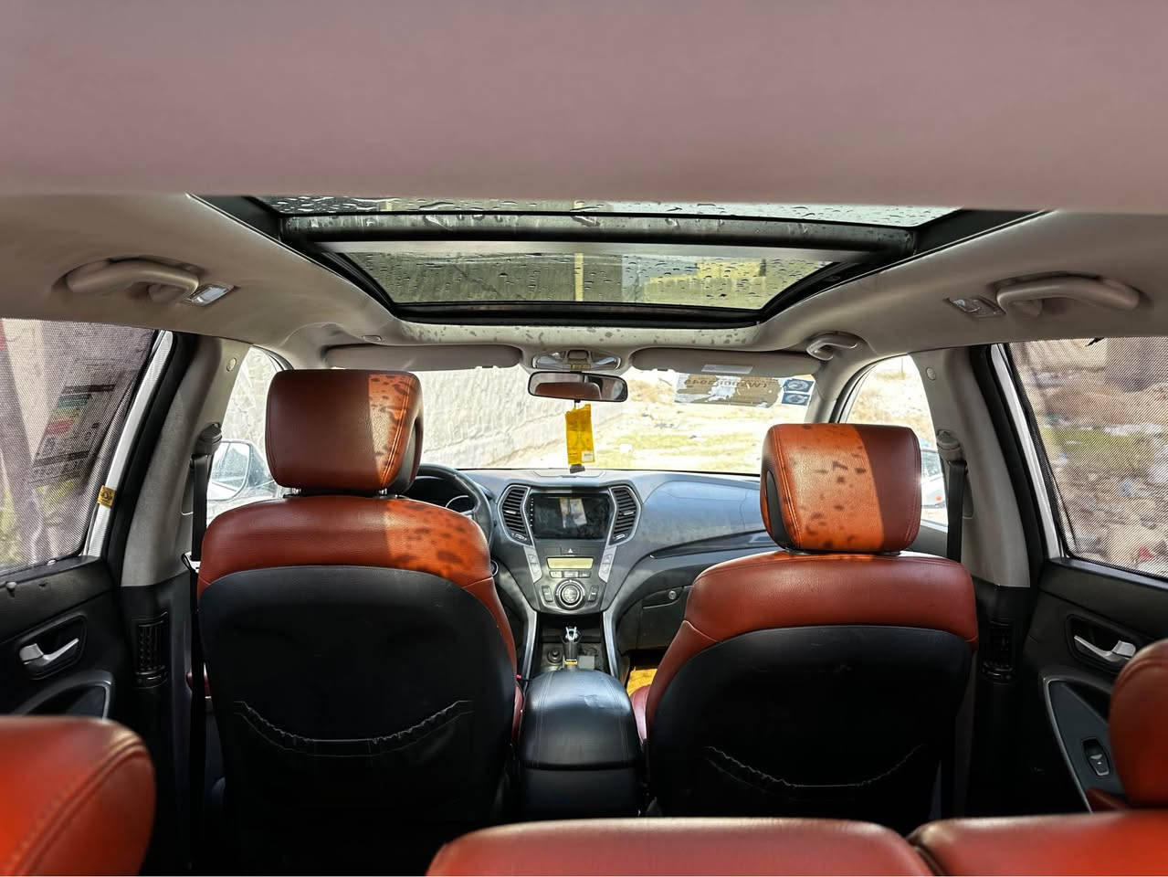 السلام عليكم 
سنتافي 2014 خليجي فول مواصفات 
V6  3.3 
7 راكب 
بصمه ابواب تشغيل وجنطه 
كشنات جلد كهرباء 
مري شفط 
ماشيه 198
بانوراما 
هاند بريك بصمه 
مكان بغداد تاجيات 
السعر 155 
*********** بغداد, العراق
