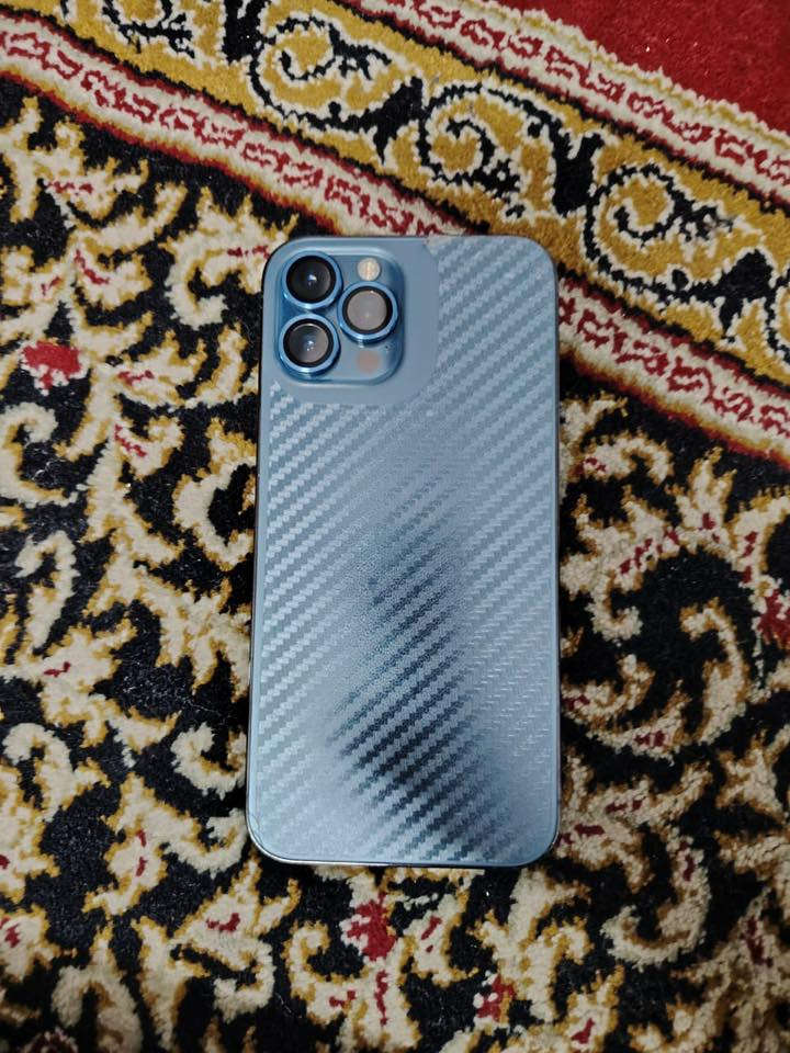 ايفون 12برو ماكس جهاز نضيف كلش وتر برو كلشي ما مبدل بي والله على الفحص فقط بي مشكله واحده هاي النقطه السوده البلشاشا بس بطاريه 73 المساحه 512رقم ***********متوفر وتساب السعر 400
