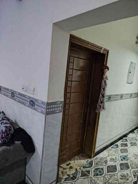 السلام عليكم دار مساحه الكليه ٤٠٠ متر ٢٠٠ بنيان و٢٠٠ حديقه طابقين طابق ارضي ٣ غرف براني استقبال مطبخ صحيات والطابق الثاني غرفتين وصاله وصحيات للبيع للاستفسار الاتصال ع الرقم ***********
