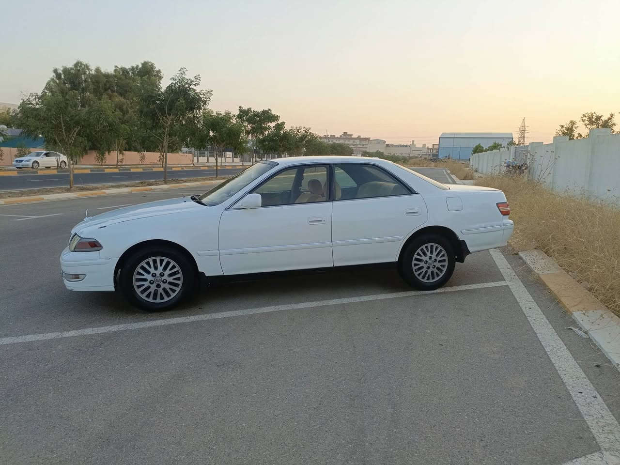 توێتا کراون مۆدیل 2000مەکینەو گێڕی بەشەرت تەبریت ئیش ئەکات کارەبایی گشتی مەزبووتە شاشە ئایپات جوار تایەی لۆک تەقەو ڕەقەی نیە ئاڕمی پلاستیک سلێمانی 35گەڵاو کەمێک معامەلە 
***********
***********
