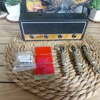 لوحة تعليق مفاتيح • مارشال JCM800 • مقابس جيتار