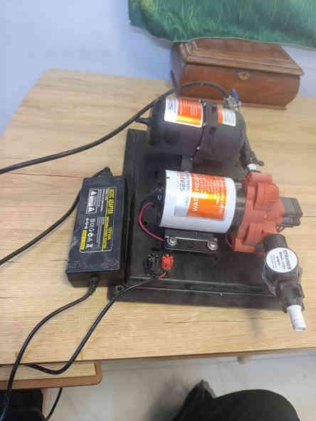 مضخه مياه أو مرشه معه نوزلات وصونده20متر تقريب  كامله بلاديه غير مستخدمه صنع ايطالي   مكاني بغداد حي العامل سعر45.       ***********
