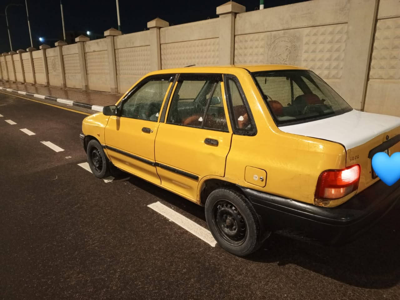 سلام عليكم ورحمة الله وبركاتة 

سايبه البيع مديل 2012
سياره جديده تخم تير 
كهربايات شغاله جديد 

محرك وكير جديد 

سياره حلوه نصبتها كلش حلوه 

السعر 19بيها مجال 
الستفسار علئ رقم ***********

مكاني كوت
