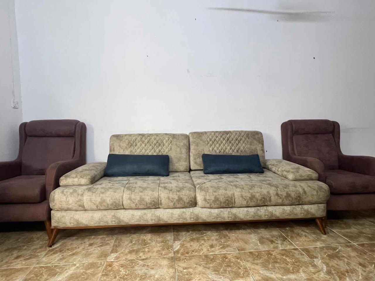 مرحبا
تخم للبيع بعده جديد السعر 850وبيه مجال مكان بعقوبه ديالى


**إذا كنت صاحب هذا الإعلان وتريد حذفه لأي سبب، رجاءا أرسل رسالة إلى الدعم الفني**