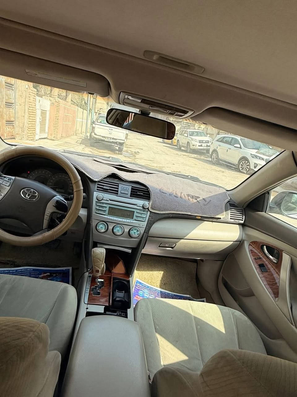 كامري 
2011 لون ابيض صدفي خليجي 
سيارة فتحة سقف بردة كهرباء كشن كهرباء 
محرك 2.4
بيه قطعتين صبغ 
وبيهة طخات بلباب مثل مموضح بلصور
رقم بغداد
0770 089 2840
السعر ١١٥ ورقه
