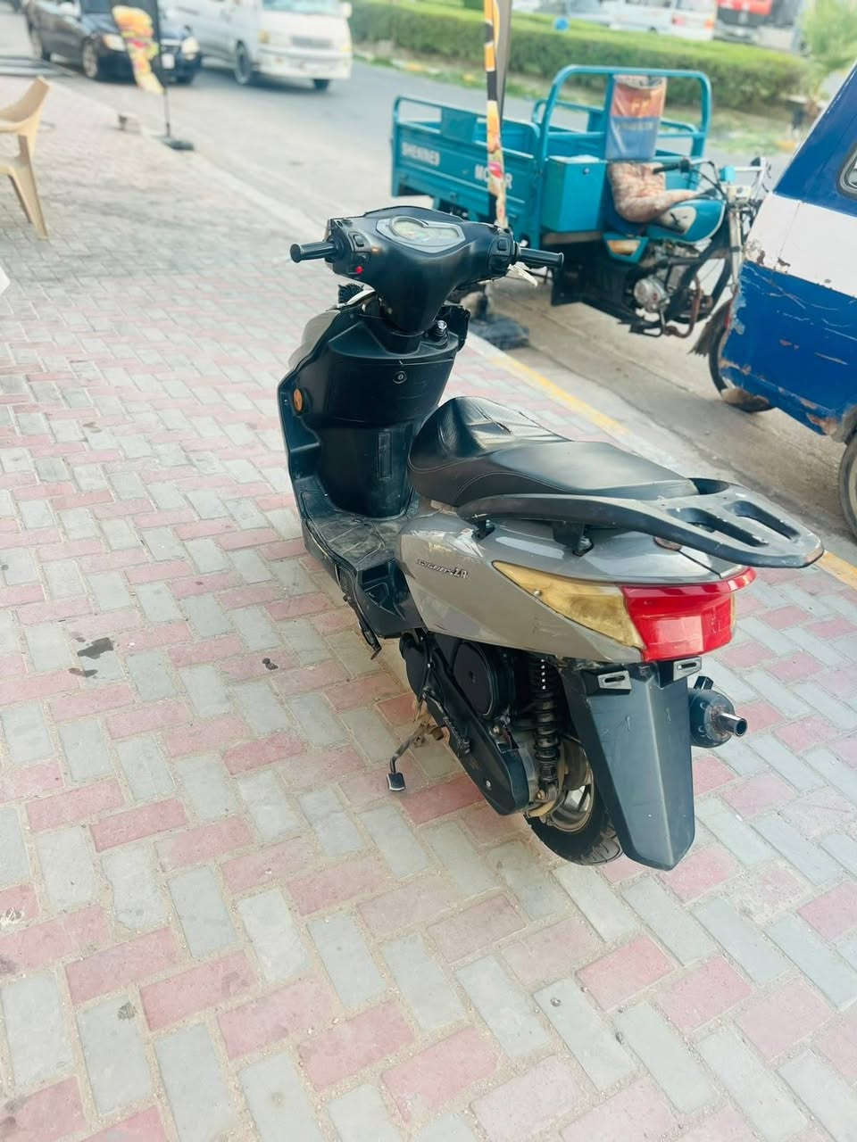 الدراجه للبيع الدراجه خير من الله ب 375 وبيه مجال ما سنجر ما موجود *********** واتساب
