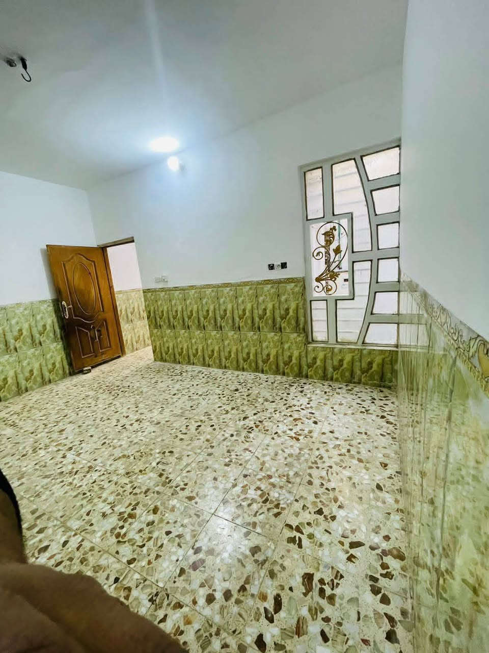 بيع مستعجل

دار للبيع 100 متر حي ميسان قطاع 24 طابو صرف
يحتوي / غرفة وصالة وأستقبال ومطبخ وصحيات وطارمة 
السعر 75 مع المجال    .....D
للأستفسار *********** واتساب أيضاً موجود
