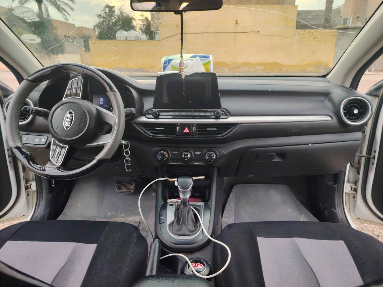 السلام عليكم 
كيا فورتي 2020 
السيارة حادثها بارد بالبنيد فقط بدون صبغ السيارة 
رقم اربيل 
كير AT 
صور الحادث مرفقه 
العنوان ديالى خان بني سعد 
السعر 140 وبيها مجال 
رقم الهاتف ***********
