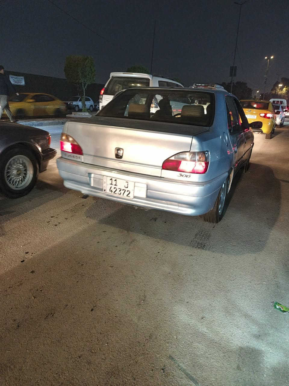 سلام عليكم عندي هاي ل بيجو للبيع رايدها ب٤٠ ***********
العنوان بغداد الكراده
