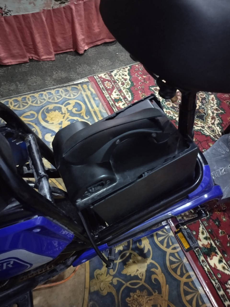 3ايام مستعمله فقط يدة حاضنة البطاريه نكسرت عندي بصمه وكارت وسويج 6بطاريات اجبيره على ابني ***********
قفل 450
