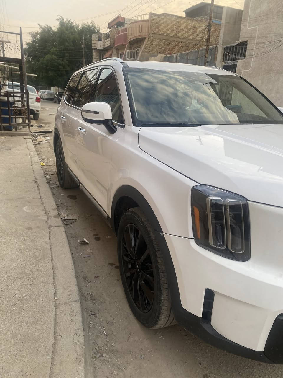 سلام عليكم من رخصت الادمن المحترم 
كيا تيلورايد امريكي مديل ٢٢ فول للخير اعلى الموصفات صور الحادث بل نشر 
سياره صار بيها حادث بل عراق قبق جنطه وجملغات صبغ قبق جنطه مدل سيارة ماشيه ٨٨ 
جاهزة من كلشي تحويل او وكاله عليه سياره برستيج 
مكان سياره بغداد شعب السعر بلاش ١٩٠ وبي مجال 
***********
