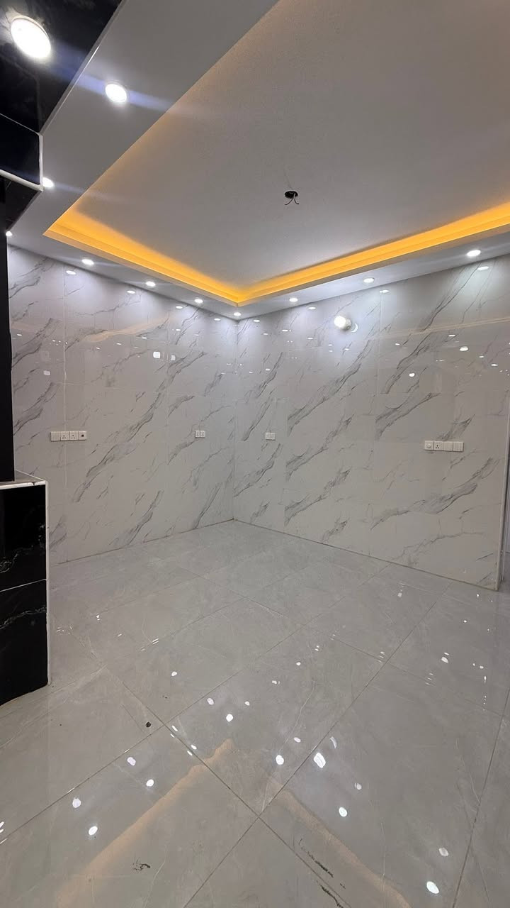 دار للبيع المساحه ١٠٠ متر بناء حديث
يحتوي على استقبال - مطبخ- ٤ غرف نوم- خدمات عدد ٢،
سقف على جبسم بورد  بالاضافه الى الابواب تركيا ، واجهة بورسلين - الارضيه بورسلين ٦٠*١٢٠ طابو سكني ،زيرو غير مسكون
بغداد - دوره- الاسكان
للاستفسار  ***********

