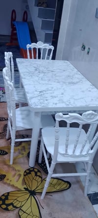 طقم صالة • قليل الاستعمال • مناسب لمكان صغير