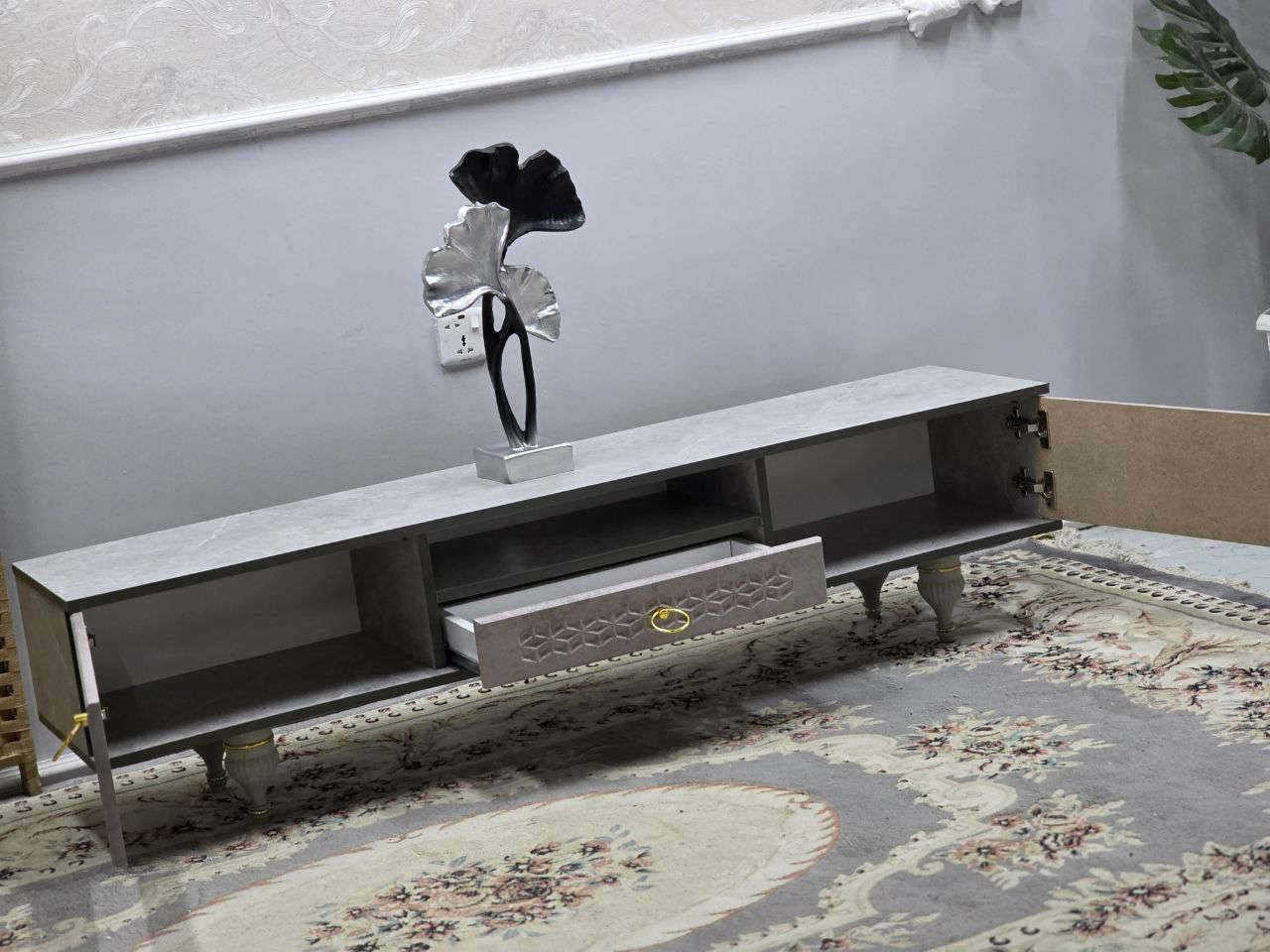 ✨ تصميم يخلي صالتك أرتب 
📏 القياسات:
▪️ الطول: ١٦٠ سم
▪️ الارتفاع: ٤٠ سم
▪️ العمق: ٣٥ سم

💰 السعر:  80 الف 

🚚 التوصيل مجاني:
✔️ داخل بغداد
✔️ جميع المحافظات


**إذا كنت صاحب هذا الإعلان وتريد حذفه لأي سبب، رجاءا أرسل رسالة إلى الدعم الفني**