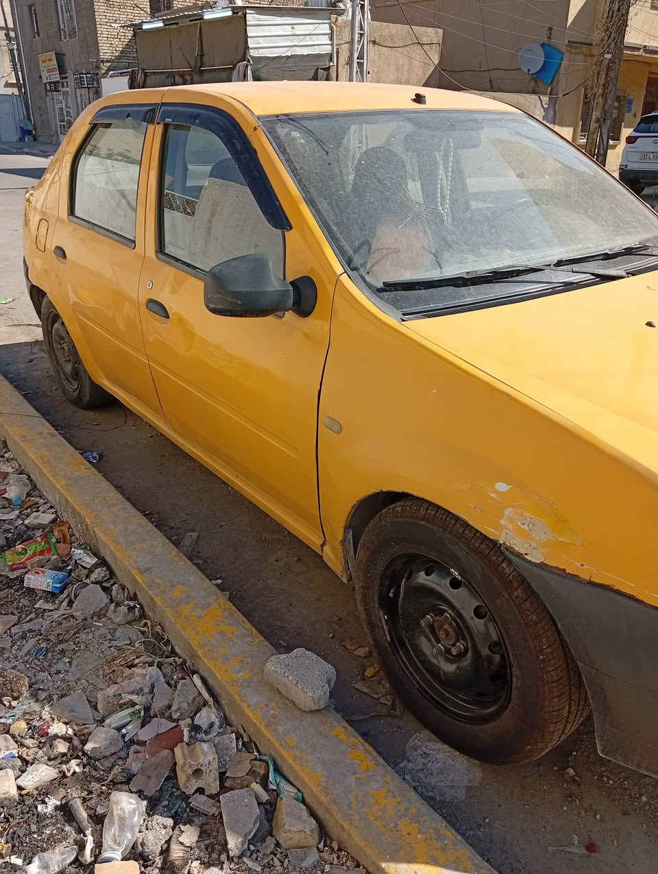 السلام عليكم من رخصة الادمن سيارة رينو لوكان 2010 عمومي بغداد مصفرة هيئة وغرامات سنوية لل28 السعر 32 وبيها مجال حق الجية حالة السيارة كما موضح اماممكم في الصور تليفون ***********
