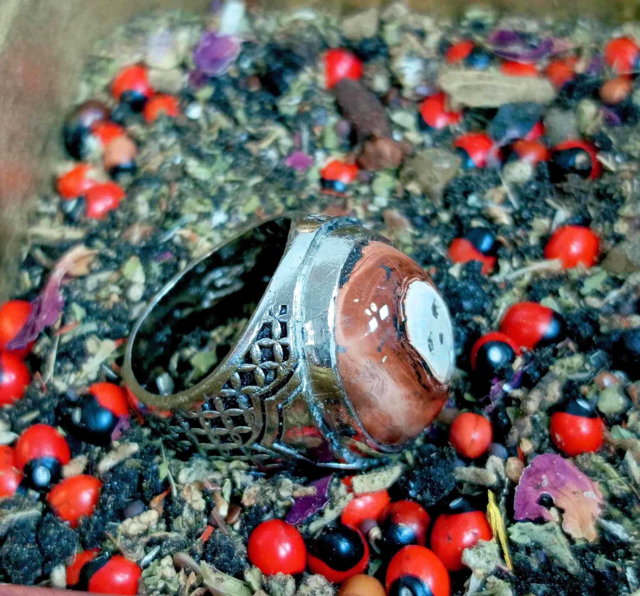 تحفه داودي أحمر فرعوني كلش قديم ،،،مصور تصويرين واضحات تاخذ وترحملي قطعه ميكررهه لتاريخ تصطر صطر شغله
(،،،جوكر عام،،) بكل التصاريف مجرب 💥 مال مزامط مرعب توكيل عام. طاقه وروحانية فول الفول لوتجني لولتلبس بعد 
منجم 14ليله كامل مكمل ،،مكات بغداد يوجد توصيل جميع محافظات العراق ،،ولي يحب يجي ويشرفني علراس ،،،وسعره خاص رجآ رجآن

وماكومراوس رجآ ،،،،،،***********
