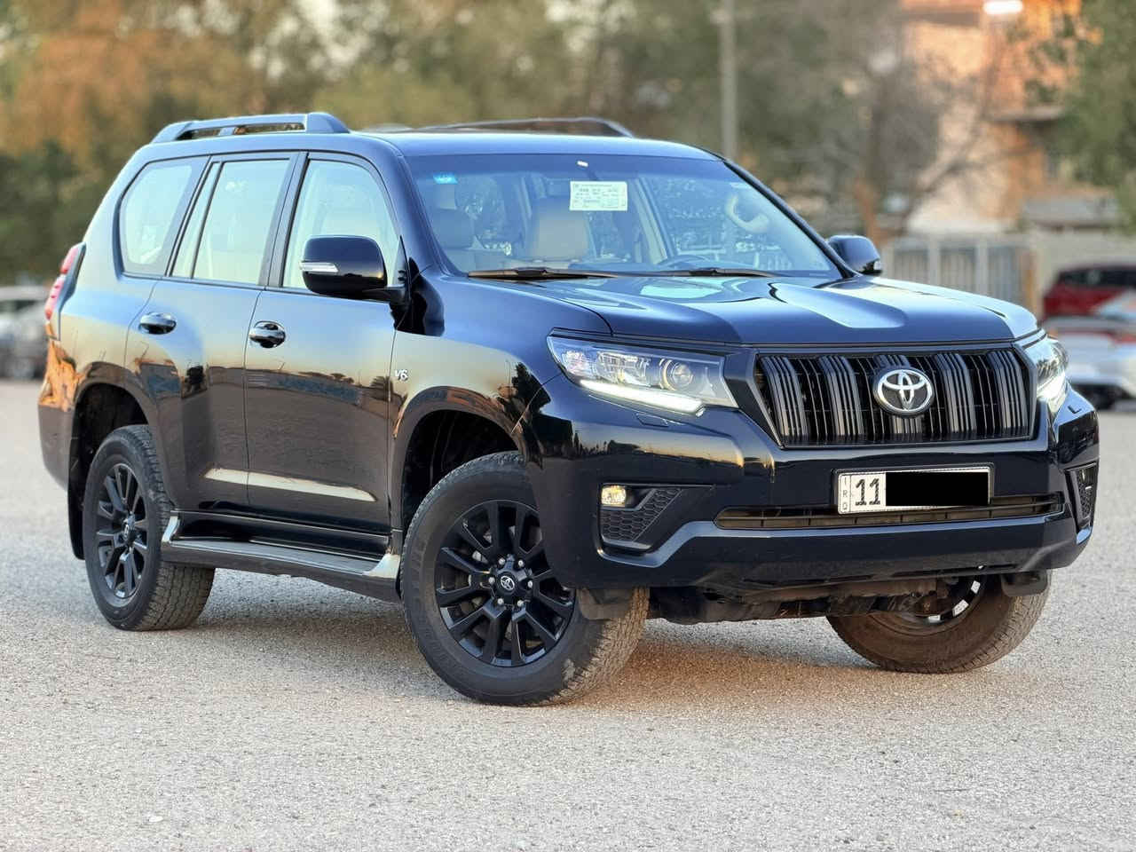 سلام عليكم 
اخوان عندي برادو 2023 TXS   ساز  لون اسود رقم بغداد بأسمي ماشيه  42 الف مكفوله من الضرر والصبغ فقط بي دي ار بسيط باب السايق واي نقص مابيه وجديده جدا جدا والصور تحكم مكان السياره بغداد السيديه وسعرها 45300$ واي استفسار هذا رقمي ***********
مواصفاته
محرك 6 سلندر 4000
سلايد
بصمه وتشغيل عن بعد
كشنات جلد 
كشنات كهرباء 
تحكم ستيرين جهتين 
دبل تانكي
لايت زنون وزراك لايت
