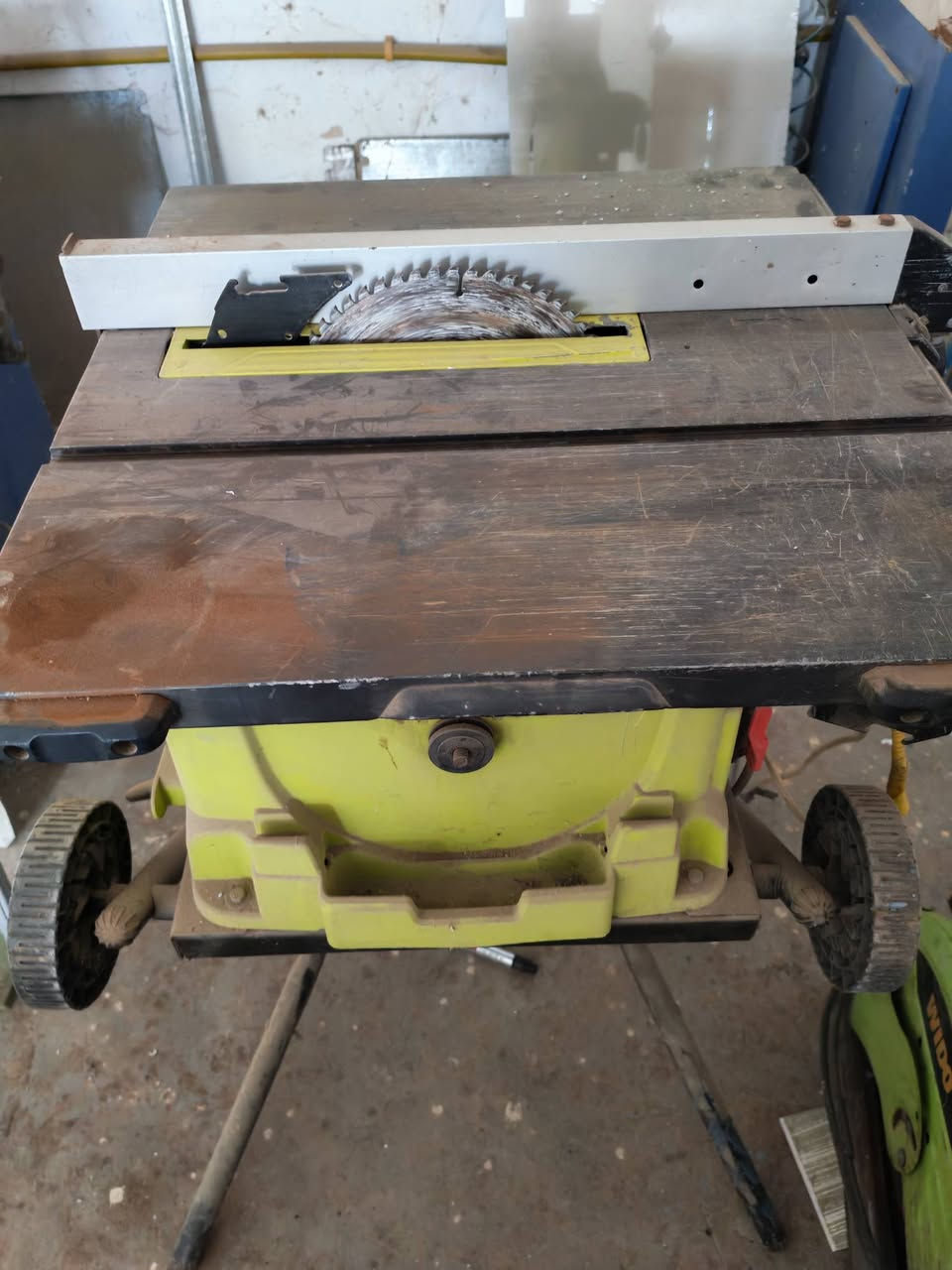 مكينة تقطيع خشب و بنل.
استخدام للحشوات البنل النقشات شغلهة يخبل. بالة نوعية ممتازة تقطع كافة الاتجاهات . ديالى...   ***********
