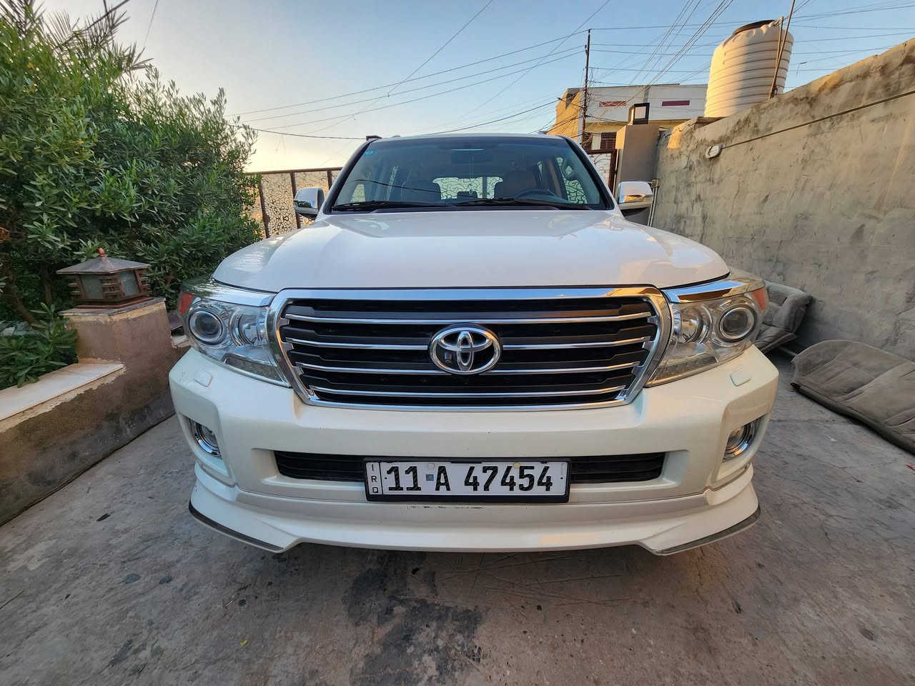 السلام عليكم 
سيارة لاند كروز جكسارة 
محرك سيارة ٨ سلندر ٤.٦
السيارة جاهزة من كلشي 
تخم تاير ياباني
السيارة كفالة عدا الجاملغ مرشوش كلير والدعامية صبغ
ممشى السيارة ٢٠٠ ألف كيلو
والسونار موضح بالصور 
سعر السيارة 370 ورقة
بيع أو مراوس بسيارة أحدث
تواصل واتساب /أتصال ***********
الخاص مغلق
حسين ابراهيم سنجار العامري
