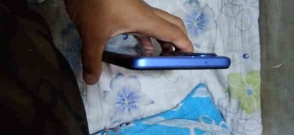 السلام عليكم موبايل للبيع 150وبي مجال بس ما بي ملحقات  لا شاحنه لا كارتونه بس الكفر ويا للستفسار ***********/***********
