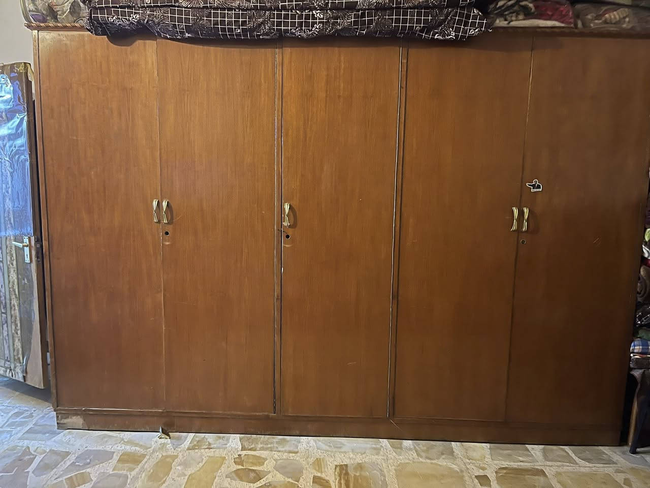 سلام ععلايكم اغراض مستخدمه غرفت نوم  زادن تخم ينكلب جربايه نضيفات 4وزادن كاونتر خشب  الكاونتر ب500وبيه مجال ولغرفه كامله ماعده الصوميه ولتخم جوزي ب300وبي مجال بصيط ولغرفه نوم ب30وبيه مجال انتباه اكو مواصفات بيهن ماذكرتهن عد التصال اذكرهن التواصل واتساب فقط ***********وماسنجر ومتواجد 24ساعه
