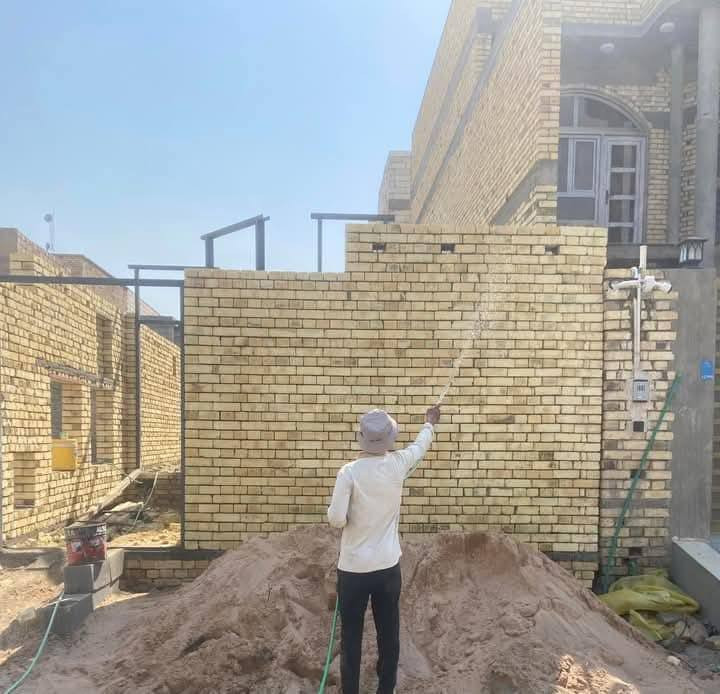 هاذي أحد عمالي من البناء في الكوت مع اخوكم أبو حسين الخلفه للبناء ***********
