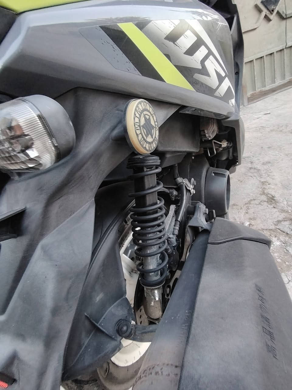 السلام عليكم دراجه سكنس جبلي حديث 2018 الدراجه سكره سلف بكل وقت الدراجه محركها  خير من الله كهربائيات كلها شغاله ما مفتوحه بحاله الوكاله ما نقصها اي شي السعر 1750 وبيها مجال المكان الغزاليه شارع المركز الرقم ***********
