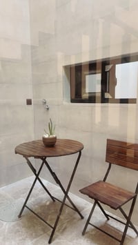 كرسي واحد • نفس النوعية • للبيع