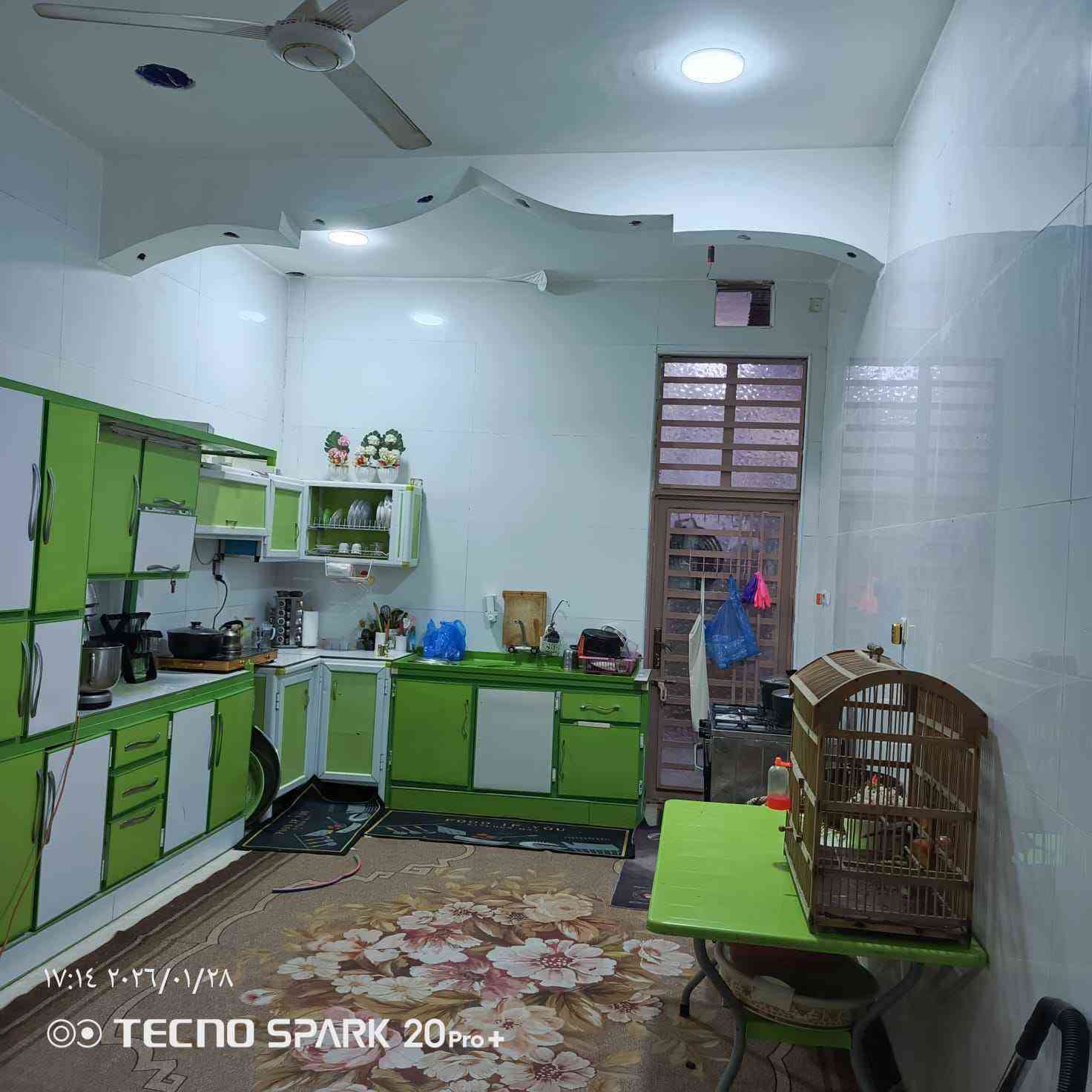 بيت للبيع 300م
في حي القصور قرب المدرسه
للستفسار الاتصال *********** عمارة, ميسان
