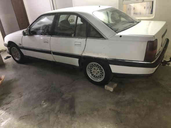 السلام عليكم 
اوميكا للبيع او مراوس
م٩٢
السعر ٢٧ وبيها مجال قليل جدا 

كير محرك ونجي 

سيارة جاهزة على الاخر 

شواصي قطرة خياس مابي 

فقط هلالات خلفية ومصلح موضح بصور 

سنوية عضم نافذة من ١٩ 

شرط التحويل فقط 

دواخل حلوة حيل 

وهزة جديدة صار يومين سويتها 

معاملة صار عندي ظرف وعفتها 

صدر تايرات كهربائيات كلها شغالة 

مابيها نقص 

تفاصيل اكثر اتصل على الرقم 

*********** 

مكان السيارة صلاح الدين الشرقاط
