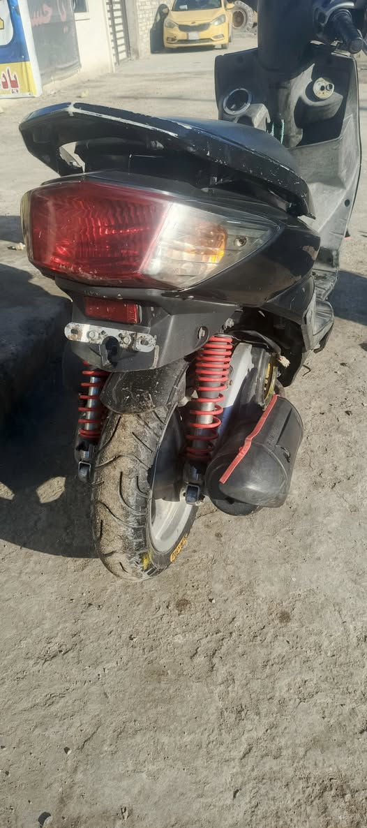 السلام عليكم
سكنس فحل كل نقص مابيه كهرباء كله شغل تاير خلفي جديد مكان بغداد البلديات سعر750وبيه مجال 
انتصال ***********
