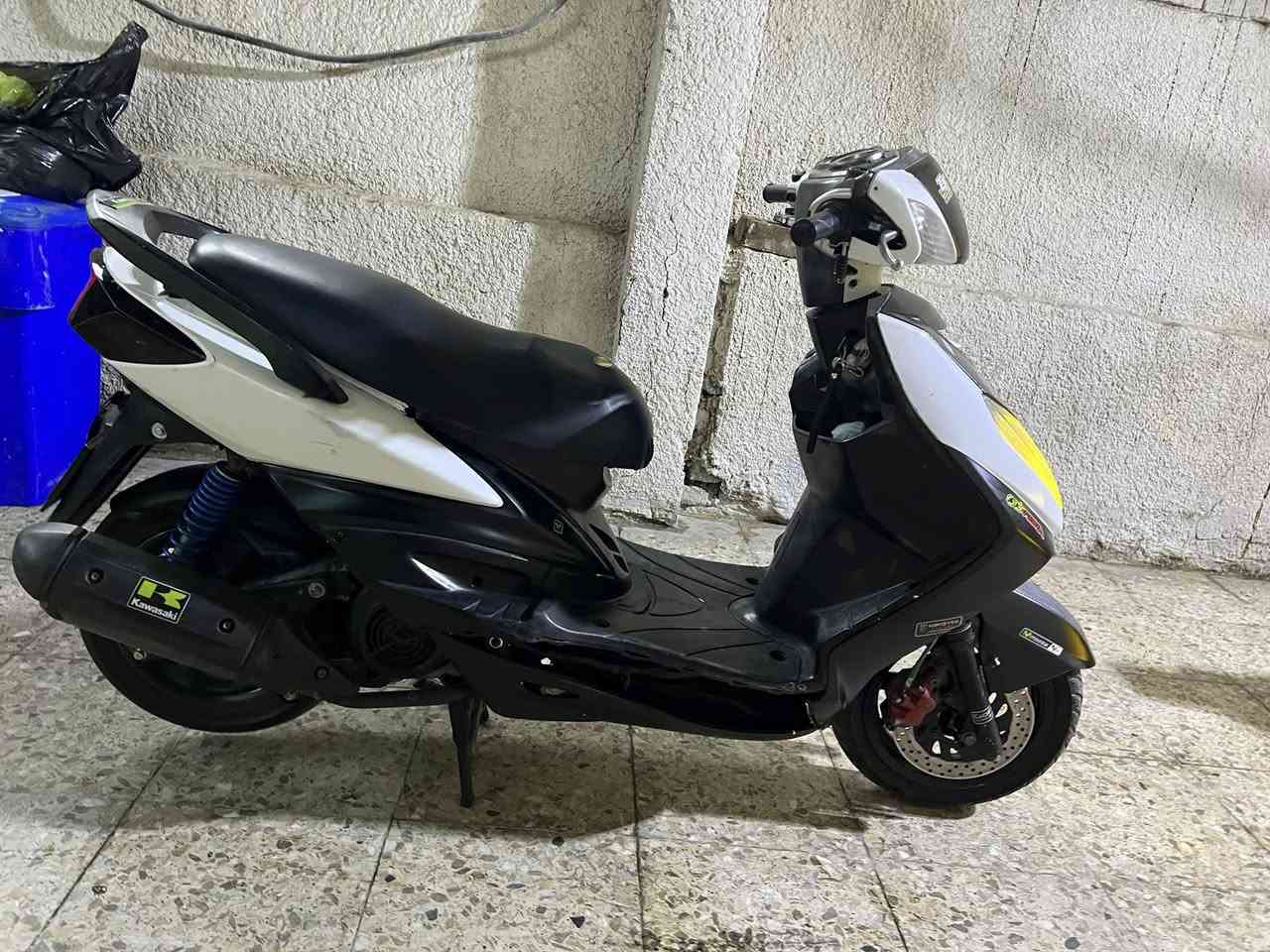 السلام عليكم للبيع دراجة سكنس
‏ ‏الدراجة حلوة ونظيفة وكلها بلادية ‏الظفير بلادية ‏والحمد لله أين نقص ما بيها ما عدا العداد فقط ما يشتغل اما الباقي كله شغال كفرات البلا كلها ختم واحد يعني تجي تشوفه بعينك وت تقتنع   المكان حي الجهاد الرقم  ***********   اخوتي رحمة على والديكم مو شر لا يتصل  ￼ السعر  ٦٥٠￼ وبها مجال ￼￼
