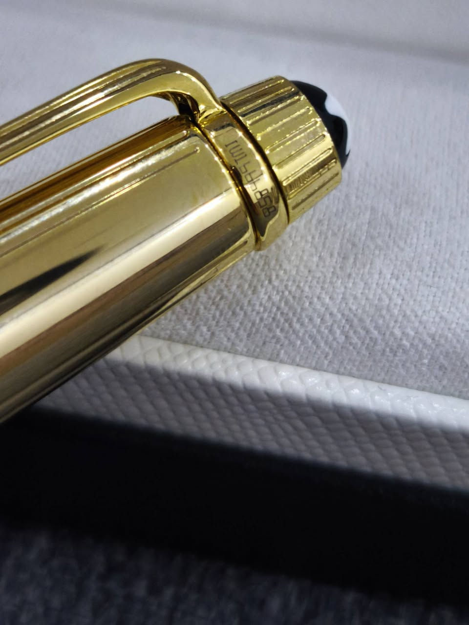 Mont blanc made in Germany 
قلم مونت بلانك حبر 
ذهب وفضة 
ريشه ذهب عيار 14k
كامل ملحقات 
جديد غير مستعمل 
#سعر 320 دولار 
***********
يوجد خدمه التوصيل
