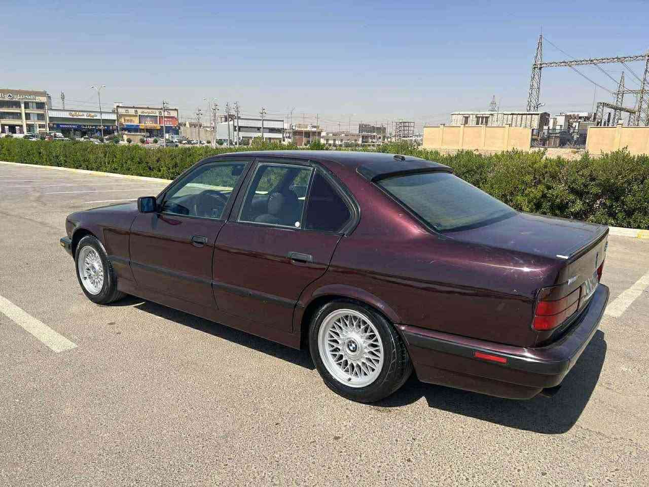 BMW/E34//1992//520iگيرعادى
گيرومه كينه و ته بريد و اكسلى به شه رت 
سه نه وى ره قه مى نويه تا2030
پيش گه وره يه ئرباكه بى سلايد 
جوارتايه و ويلى نويى له ژيره 
جه مپيكى خه فيفى پيشى هه يه 
شانسى و به تانه ى به شه رت 
شوين هه ولير *********** أربيل, العراق
