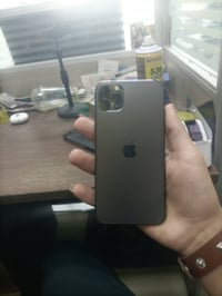 آيفون ١١ برو ماكس • ٢٥٦ • بطارية ٨٠