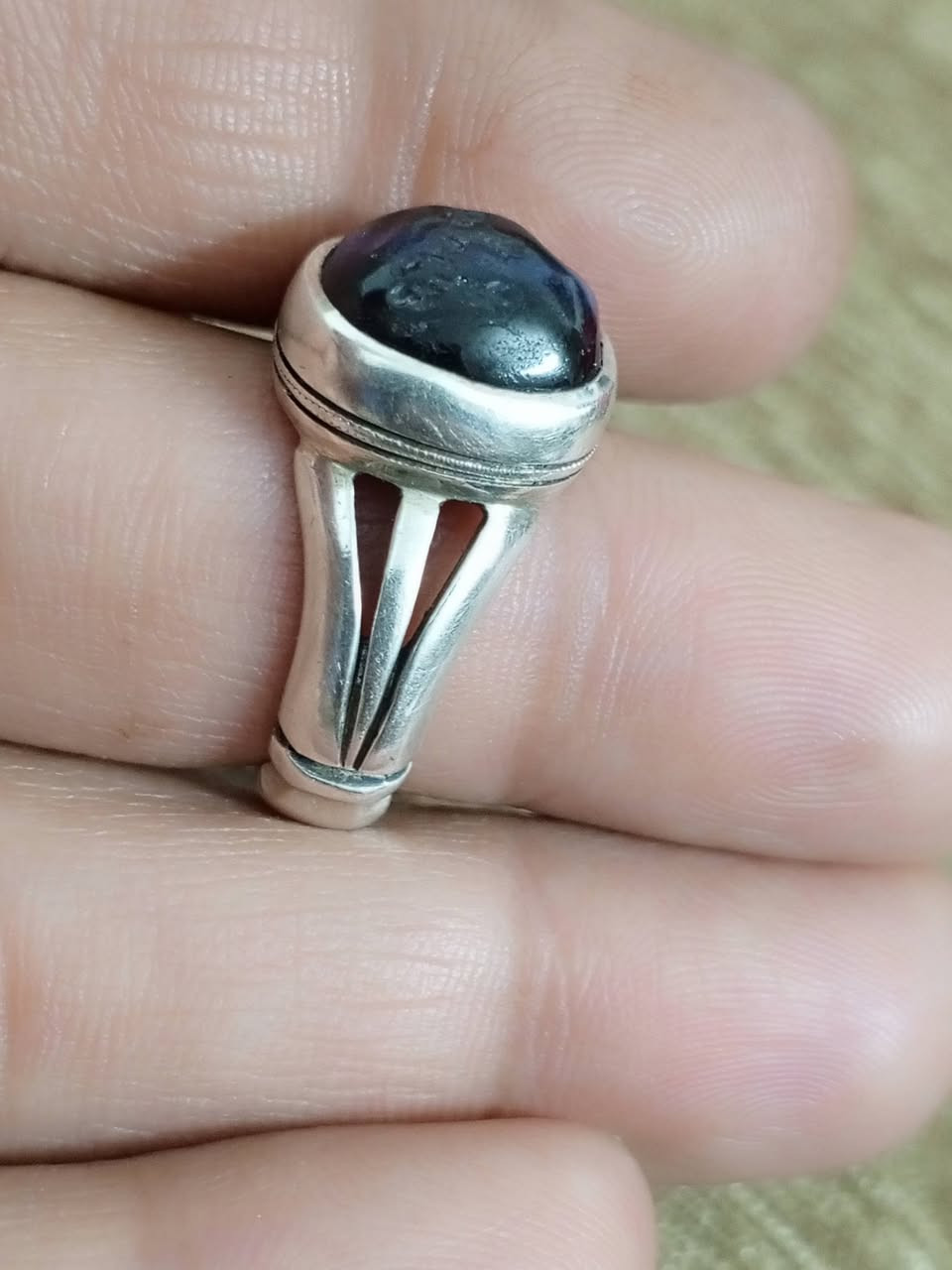 زفير قطعه رووعة شكل مرصودة قديم ١٥٠ ألف بغداد ***********
